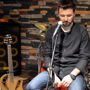 Dengarkan lagu Bismillah nyanyian İbrahim Yılmaz dengan lirik