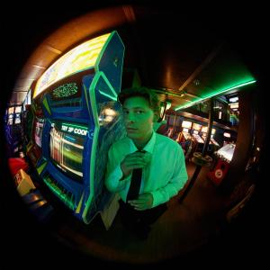 Jesper Jenset的專輯Ung, dum og lovende