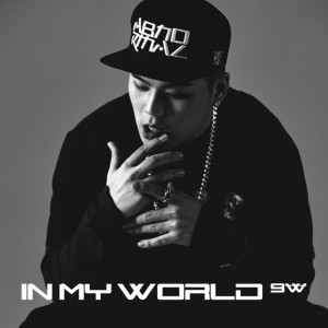 Dengarkan lagu In My World nyanyian 신세계 dengan lirik