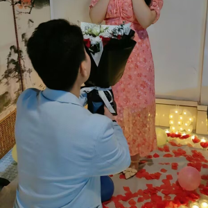 Listen to 做我老公好不好 (cover: 蓉蓉) (完整版) song with lyrics from 小青念