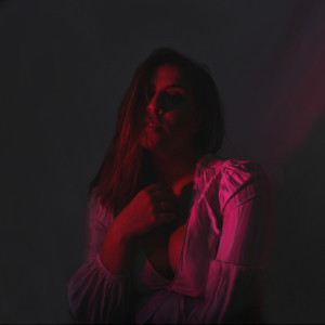 Dengarkan London lagu dari Justine Eltakchi dengan lirik
