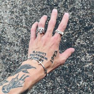 ดาวน์โหลดและฟังเพลง Vampire hotel (feat. Mason Musso) พร้อมเนื้อเพลงจาก Logan James