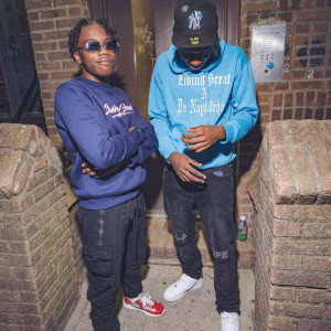 收聽NasDaLg的How We Living歌詞歌曲