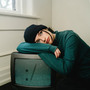 收聽Sara Kays的Watching TV歌詞歌曲