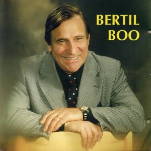 ดาวน์โหลดและฟังเพลง Där rosor aldrig dör พร้อมเนื้อเพลงจาก Bertil Boo