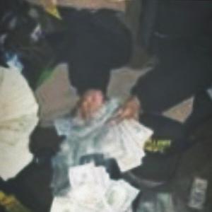 ดาวน์โหลดและฟังเพลง Too Many (feat. Ricky Bravo) (Explicit) พร้อมเนื้อเพลงจาก Nas Veto