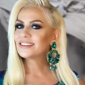 Listen to Ushtarit song with lyrics from Gili