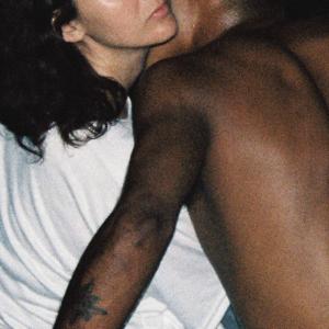 收聽Luna que se quiebra sobre la tiniebla de mi soledad的Rosas Rojas歌詞歌曲