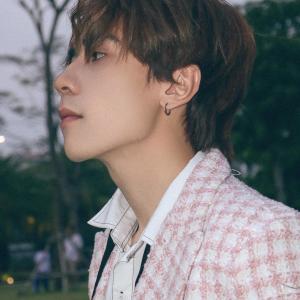Dengarkan lagu Dễ Đến Dễ Đi (Thai Ver) nyanyian Quang Hùng MasterD dengan lirik