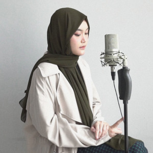Dengarkan Losing Us. lagu dari Chiekannisa dengan lirik