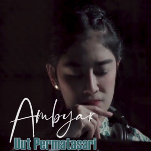 收聽Uut Permatasari的Ambyar歌詞歌曲