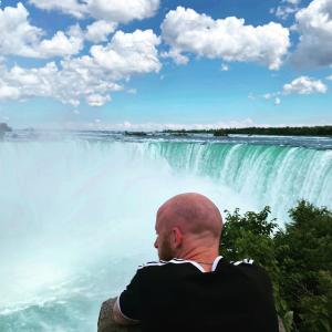 ดาวน์โหลดและฟังเพลง Dennis, Dennis พร้อมเนื้อเพลงจาก Kurt Riley