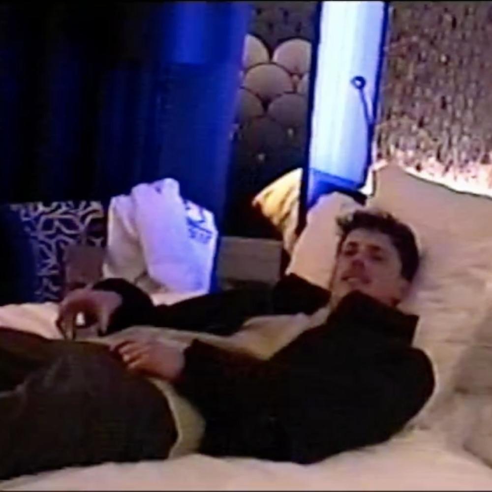 AIRBNB IN PARIS (Explicit)