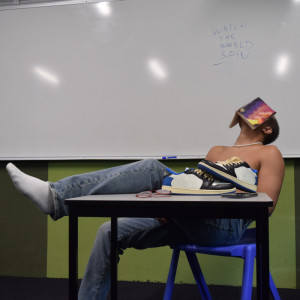 收聽Andre Winter的Watch the World Spin (Explicit)歌詞歌曲