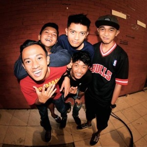 Listen to Pacitan Paradise song with lyrics from SKPK