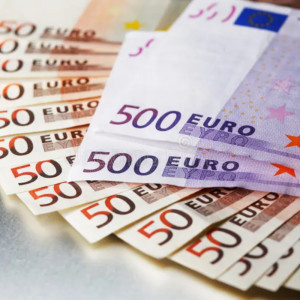 ดาวน์โหลดและฟังเพลง notas europeias (Explicit) พร้อมเนื้อเพลงจาก Aka Kubana