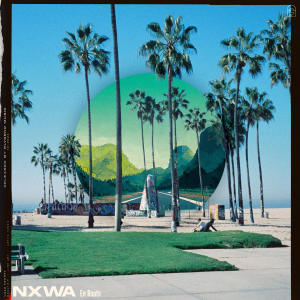 Dengarkan En Route lagu dari NXWA dengan lirik