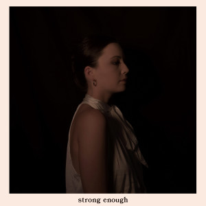 ดาวน์โหลดและฟังเพลง Strong Enough พร้อมเนื้อเพลงจาก MCK