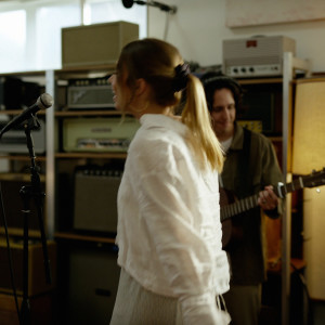 ดาวน์โหลดและฟังเพลง July (Live) พร้อมเนื้อเพลงจาก Lily Williams