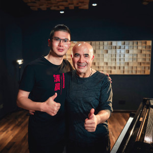 Dengarkan 致清晨 (完整版) lagu dari 孔祥东 dengan lirik