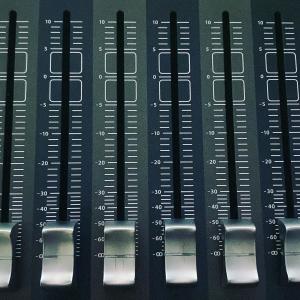 ดาวน์โหลดและฟังเพลง Cross Country พร้อมเนื้อเพลงจาก Ariel Baund