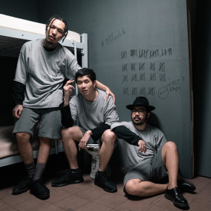 ดาวน์โหลดและฟังเพลง ทั้งจำทั้งปรับ (Jailhouse rap) feat. YOUNGOHM, KARN The Parkinson (feat. YOUNGOHM, KARN The Parkinson) พร้อมเนื้อเพลงจาก แสตมป์