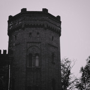 Dengarkan Былое (Explicit) lagu dari Zagravsky dengan lirik