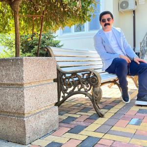 收聽Hozan Reşo的Bîramîn Naçî歌詞歌曲