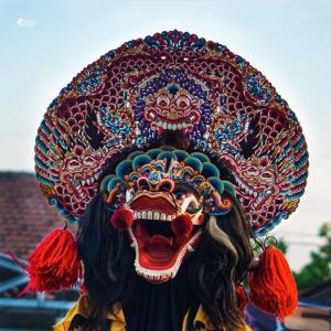Dengarkan Samboyo Putro Anoman Obong lagu dari Seni jaranan dengan lirik