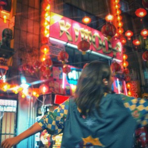 ดาวน์โหลดและฟังเพลง Hola De Nuevo พร้อมเนื้อเพลงจาก Cecy Leos