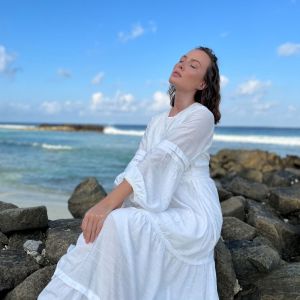 收听Elena Ly的Лети歌词歌曲