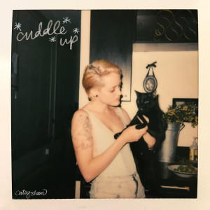 ดาวน์โหลดและฟังเพลง Cuddle Up พร้อมเนื้อเพลงจาก Catey Shaw