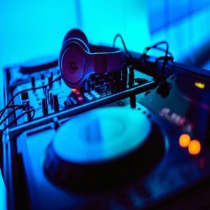 Dengarkan Dj Sholawat lagu dari Aida suara dengan lirik