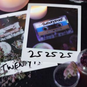 PHENØ的專輯TWENTY FIVE