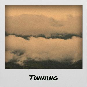 Dengarkan lagu Rediscovery nyanyian Ravee Carpe dengan lirik