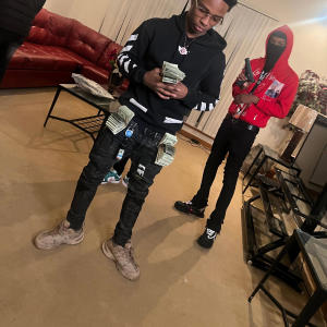 收聽Pablo turnt的Tippy Toes (feat. Escobar Jay & Aries Rackedup) (Explicit)歌詞歌曲