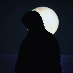 ดาวน์โหลดและฟังเพลง Black พร้อมเนื้อเพลงจาก houzintheroom