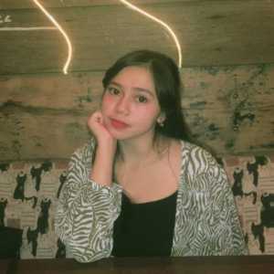 Listen to Harus Memilih Kamu song with lyrics from Putu Shendy