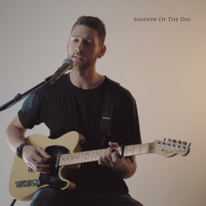 ดาวน์โหลดและฟังเพลง Shadow of the Day พร้อมเนื้อเพลงจาก Paul Bakker