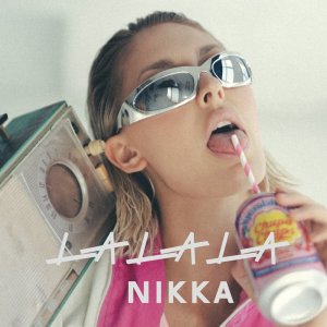 Dengarkan lagu LA LA LA nyanyian NIKKA dengan lirik