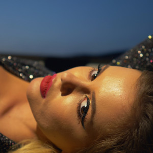 Listen to Cum Ești Tu song with lyrics from Bibanu MixXL