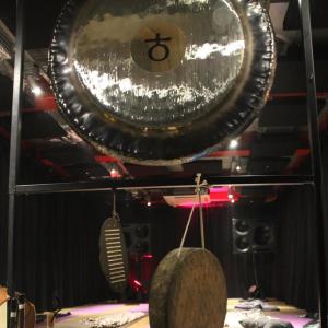 ดาวน์โหลดและฟังเพลง Saturn Gong Rings (Gong Bath Sound Relaxation) พร้อมเนื้อเพลงจาก Opal Blue 