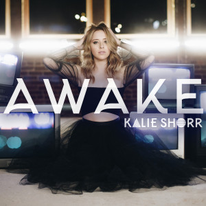 ดาวน์โหลดและฟังเพลง Awake (Country Mix) พร้อมเนื้อเพลงจาก Kalie Shorr