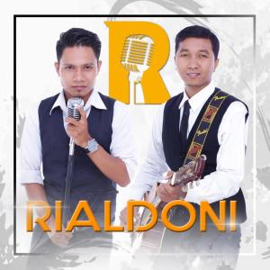 Dengarkan Teubayang-Bayang lagu dari RIALDONI dengan lirik