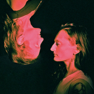 ดาวน์โหลดและฟังเพลง MMXX พร้อมเนื้อเพลงจาก Royal & the Serpent