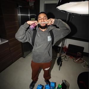 收聽LILCHEO的PROBLEMAS (feat. La Sombrilla & BABALAU) (Explicit)歌詞歌曲