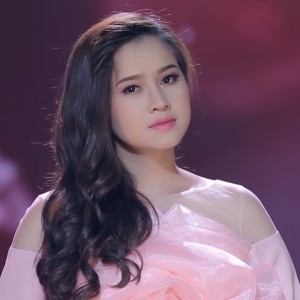Listen to Đường Tím Bằng Lăng (#2) song with lyrics from Cẩm Loan