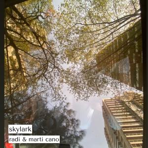 Radi的專輯skylark (feat. Martina Cano)