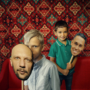 Dengarkan lagu На городской карте (25/17 cover) nyanyian Дайте Два dengan lirik