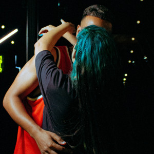 ดาวน์โหลดและฟังเพลง Lua พร้อมเนื้อเพลงจาก Anna Camaleón